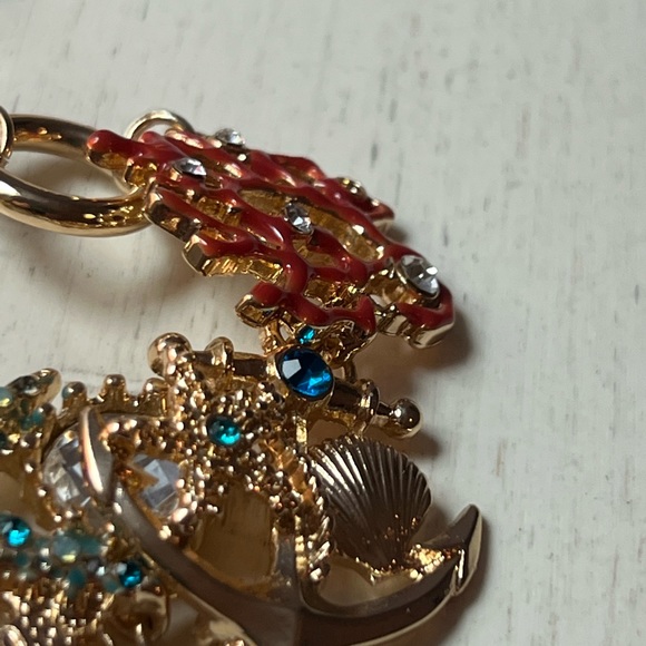 Beautiful bracelet. One size fits most. - Picture 5 of 5